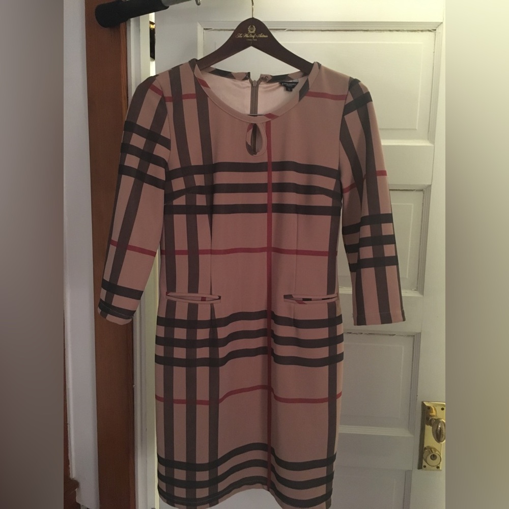 Dress, body lined, excellent condition. Size L